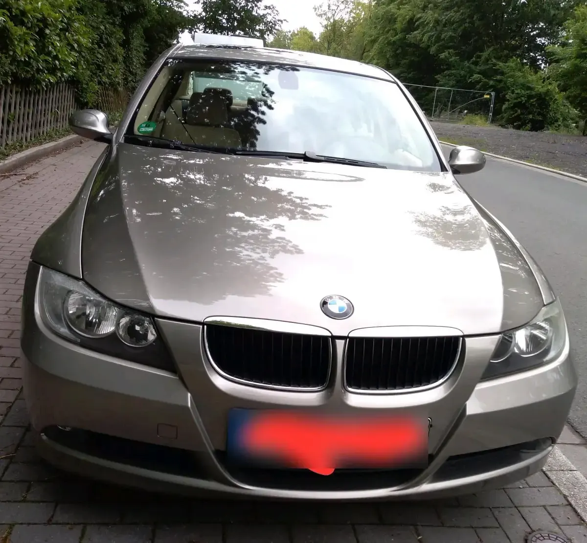 Gebraucht BMW 320 170 PS (125 kW) 2009 Gold Limousine