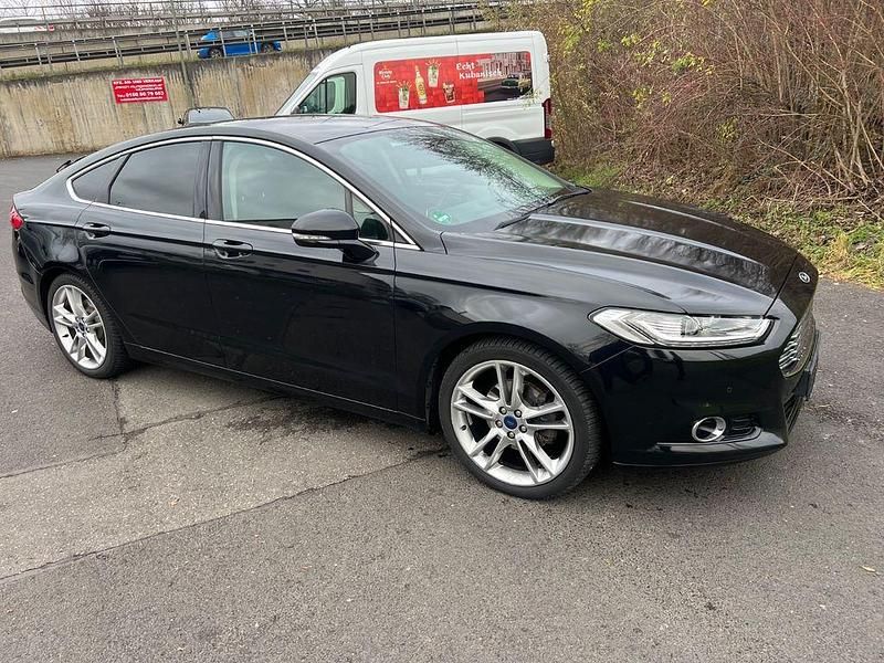 Gebraucht Ford Mondeo Titanium 179 PS (131 kW) 2015 Schwarz Limousine