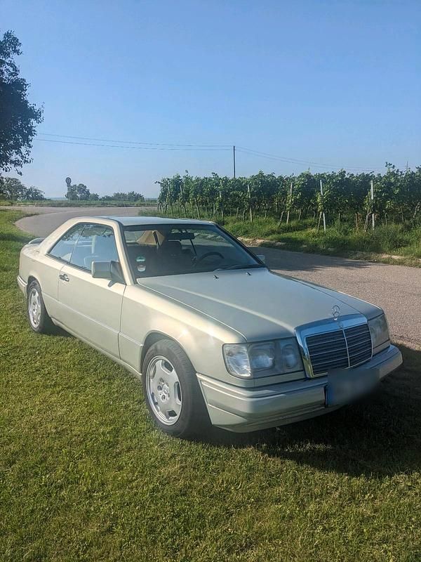 Silber Gebraucht 1991 Mercedes E300 Coupé | 14.000 € - Bild 1/4