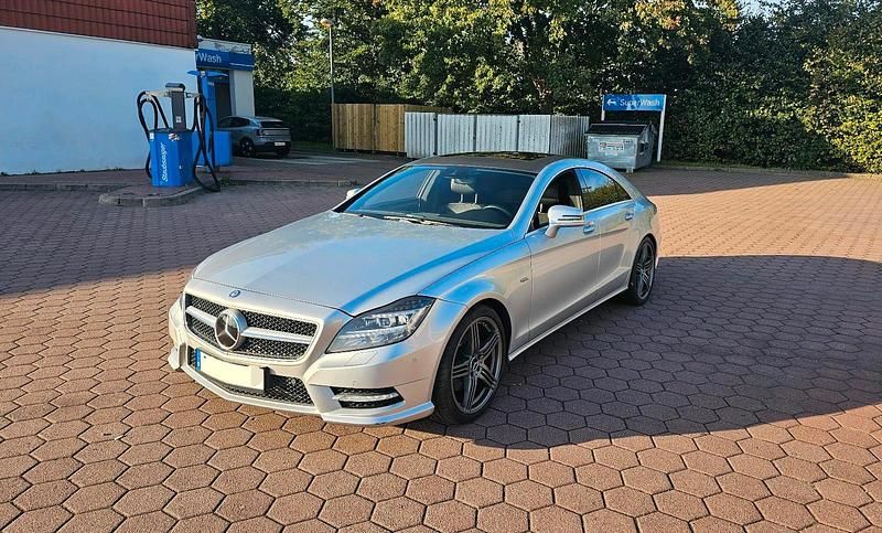 Silber Gebraucht 2012 Mercedes CLS350 AMG line Limousine | 19.600 € (Fairer Preis) - Bild 1/4