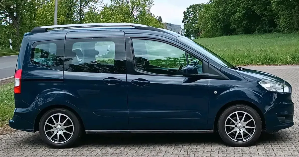 Gebraucht Ford Tourneo Courier 101 PS (74 kW) 2015 Blau Van / Kleinbus
