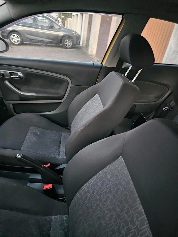Gelb Gebraucht 2007 Seat Ibiza Kleinwagen | 1.200 € (Teuer) - Bild 1/4