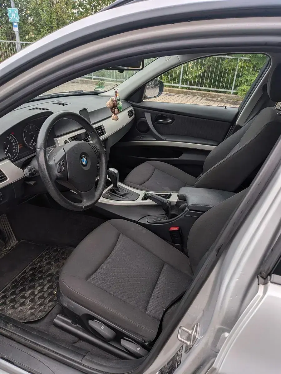 Gebraucht BMW 318 143 PS (105 kW) 2012 Silber Kombi