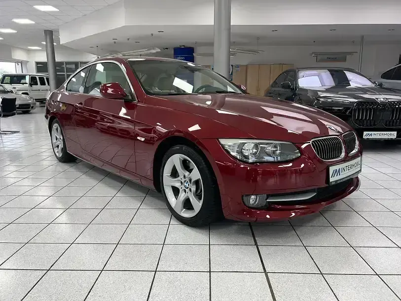 Gebraucht BMW 325 Comfort Edition 218 PS (160 kW) 2010 Rot Coupé