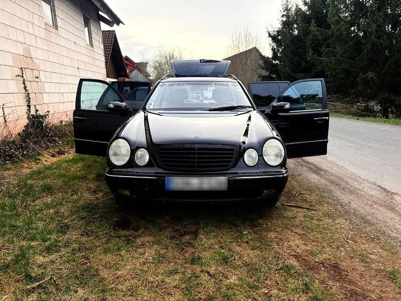 Gebraucht Mercedes E430 279 PS (205 kW) 2001 Schwarz Limousine