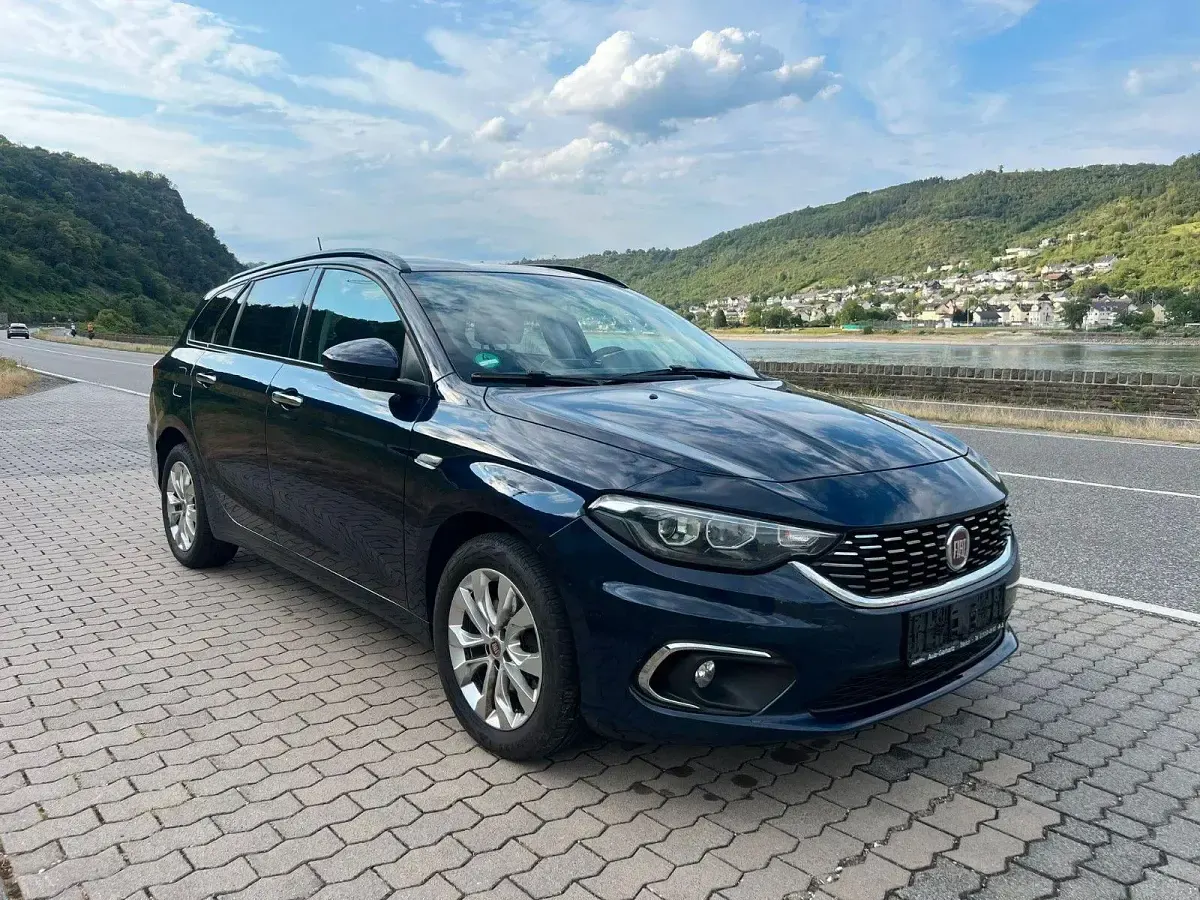 Gebraucht Fiat Tipo Lounge 120 PS (88 kW) 2018 Blau Kombi