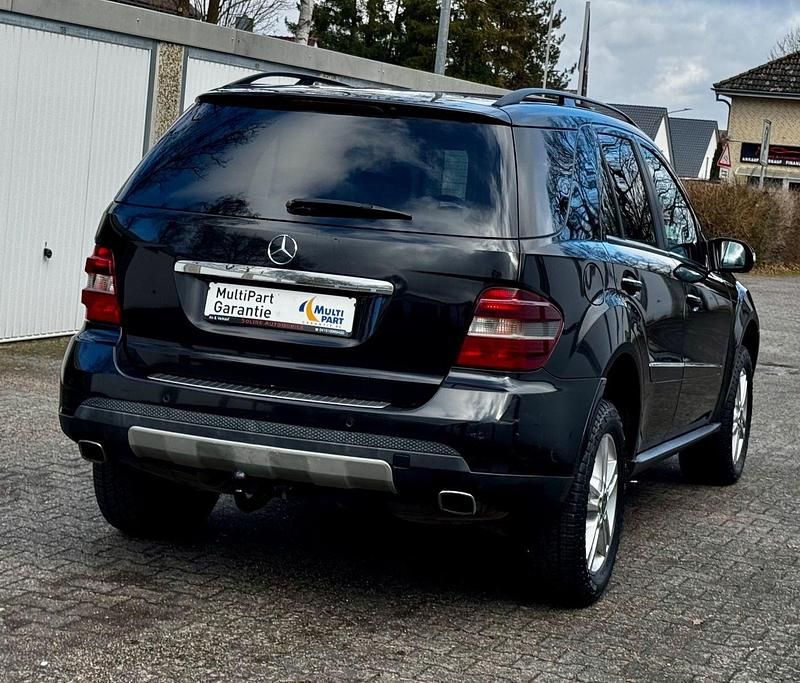 Gebraucht Mercedes ML320 224 PS (164 kW) 2008 Schwarz SUV
