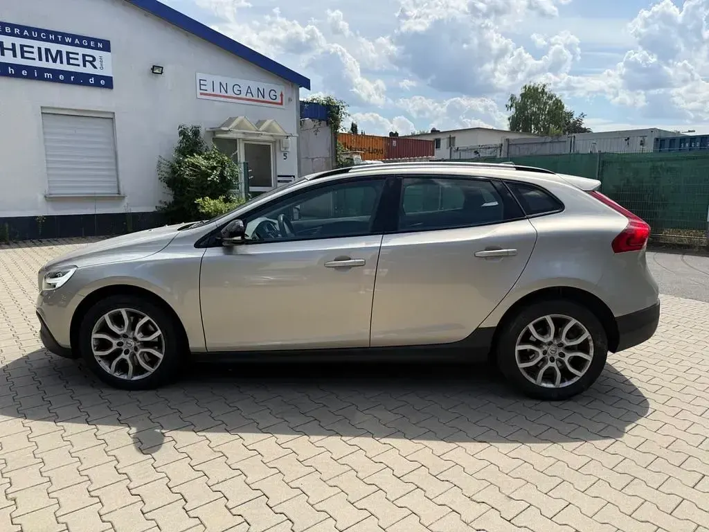 Gebraucht Volvo V40 CC 120 PS (88 kW) 2017 Gold Kombi