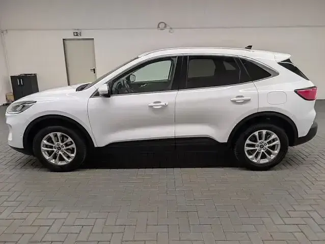 Gebraucht Ford Kuga Titanium 150 PS (110 kW) 2020 Frostweiß SUV