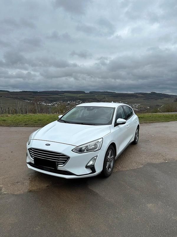 Gebraucht Ford Focus Cool & Connect 101 PS (74 kW) 2018 Weiß Kleinwagen