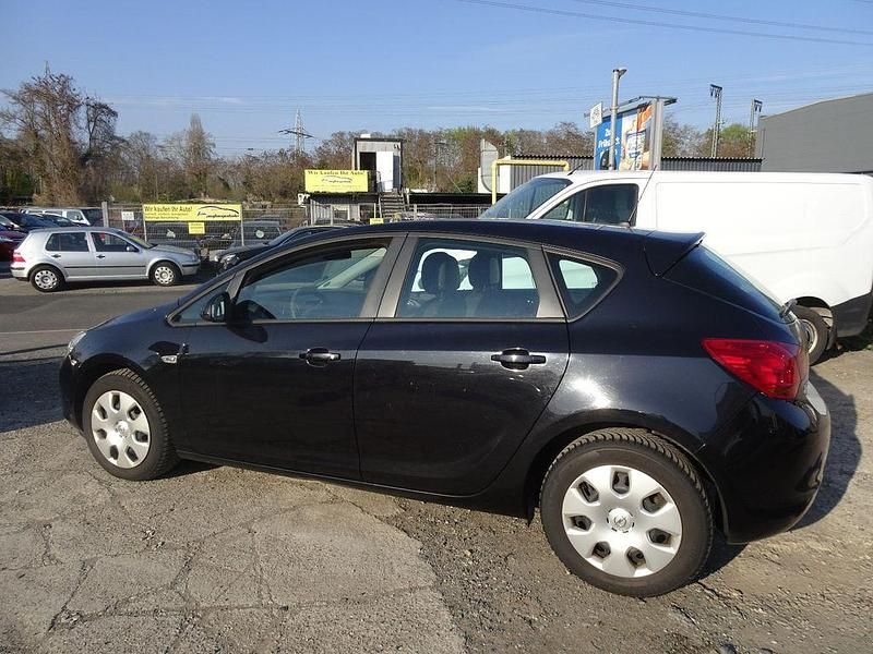 Gebraucht Opel Astra Selection 116 PS (85 kW) 2010 Schwarz Limousine