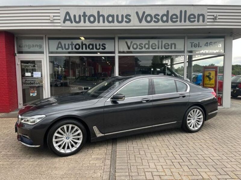 Sophistograu brillanteffekt meta (metallic) Gebraucht 2016 BMW 750 Sport Line Limousine | 33.900 € (Fairer Preis) - Bild 1/4