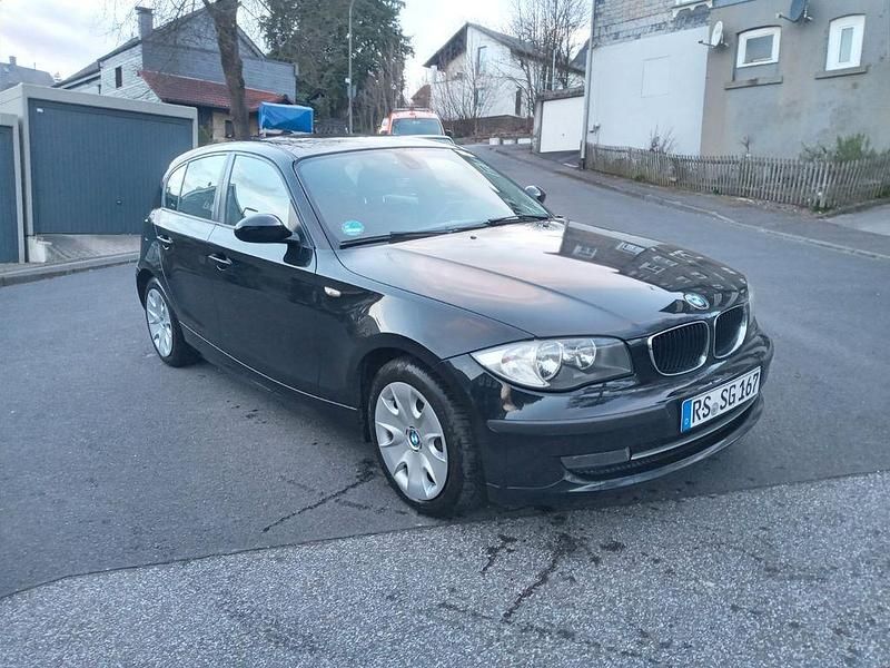 Gebraucht BMW 116 122 PS (89 kW) 2008 Schwarz Kleinwagen