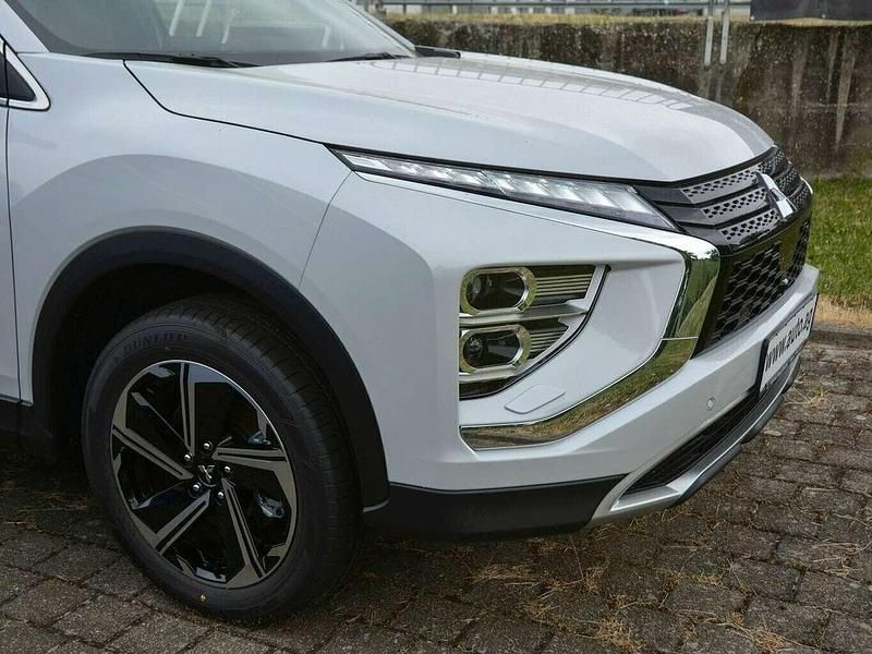 Gebraucht Mitsubishi Eclipse Cross Plus 188 PS (138 kW) 2024 Weiß SUV