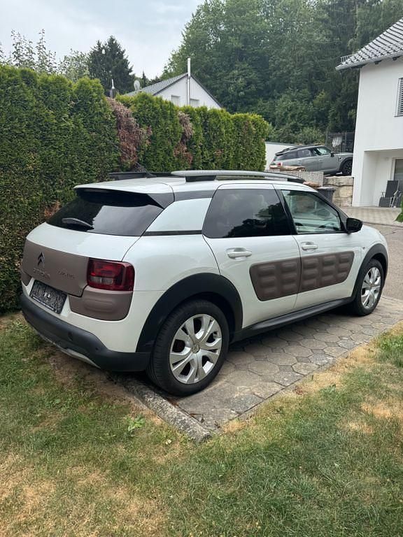 Silber Gebraucht 2016 Citroën C4 Cactus Feel Kleinwagen | 6.900 € (Fairer Preis) - Bild 1/4