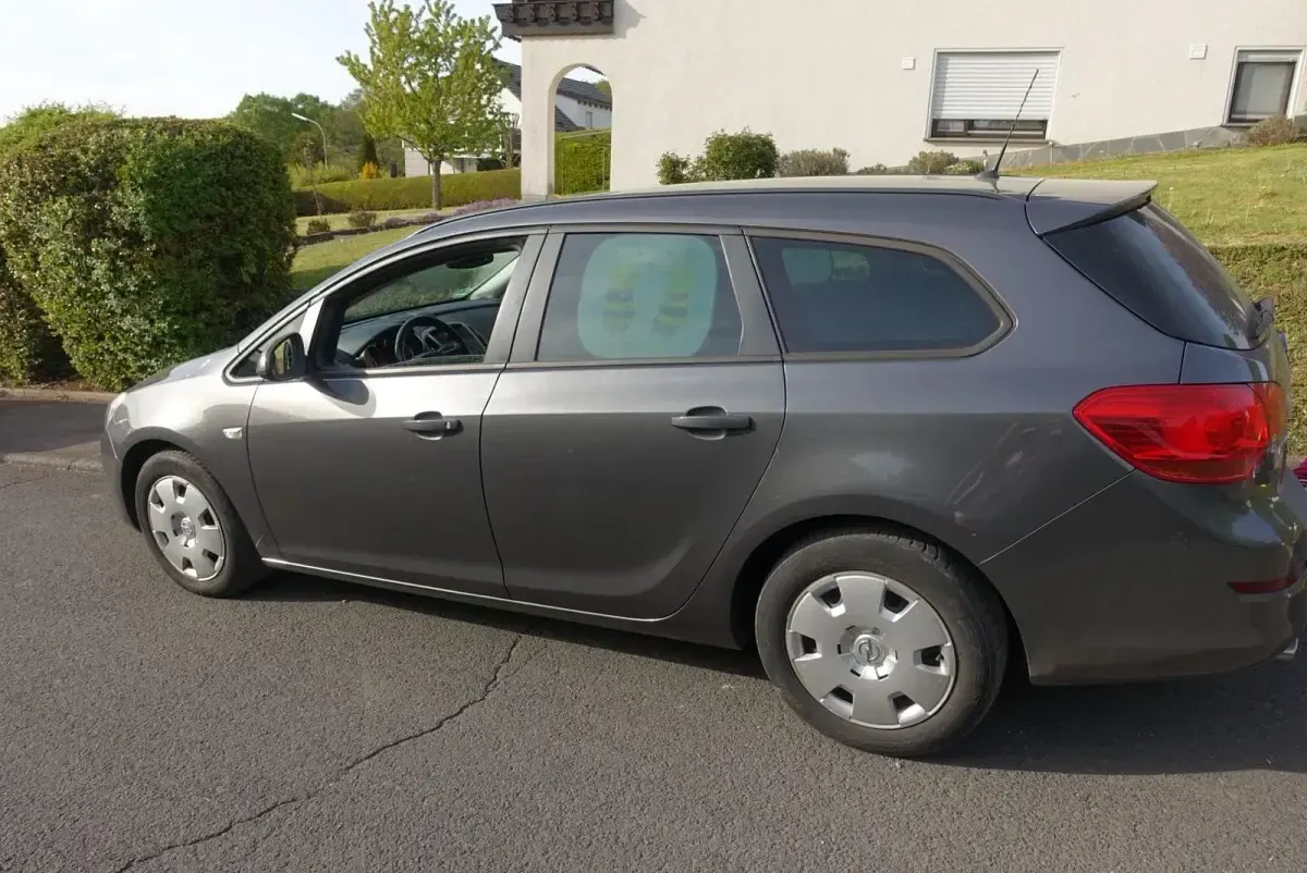 Gebraucht Opel Astra 140 PS (102 kW) 2011 Grau Kombi