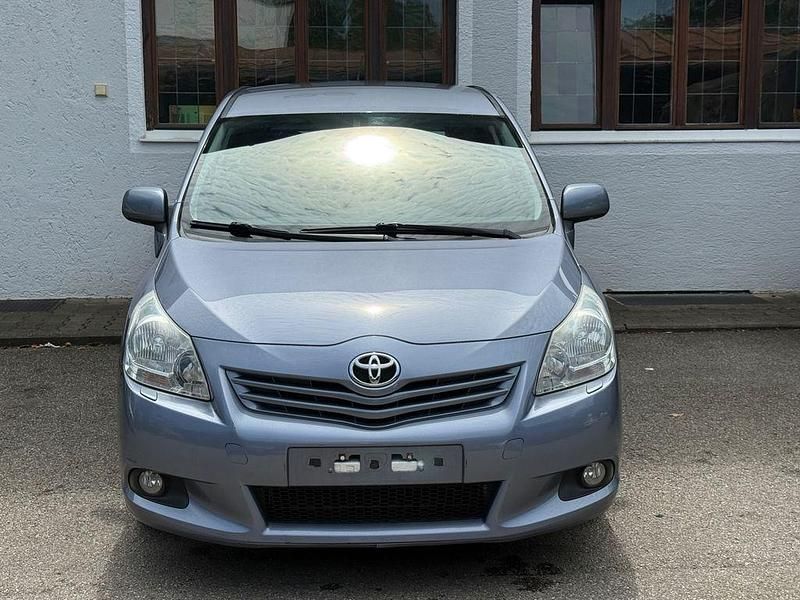 Gebraucht Toyota Verso Executive 150 PS (110 kW) 2009 Blau Van / Kleinbus