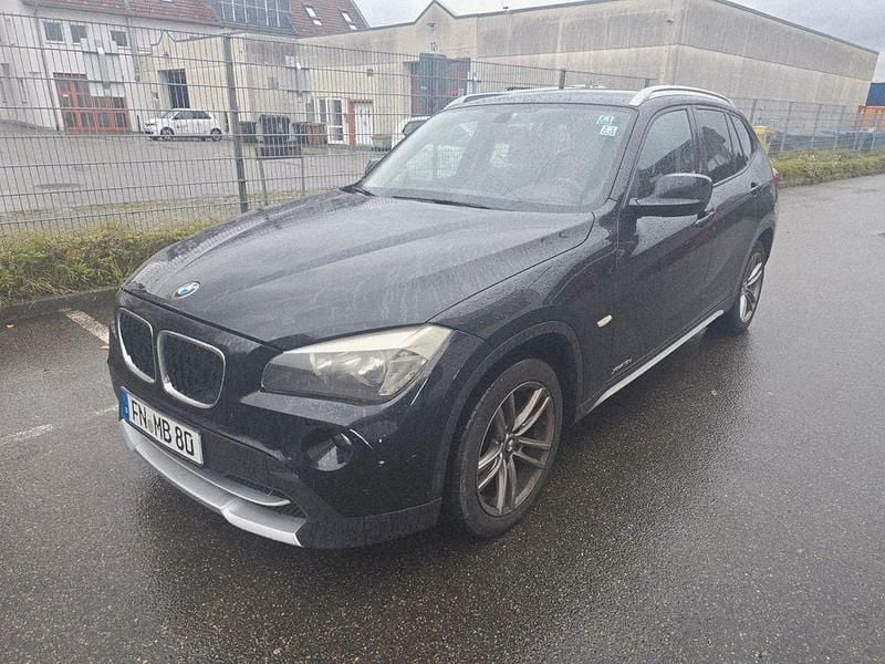 Schwarz Gebraucht 2011 BMW X1 xLine SUV | 3.999 € (Superpreis) - Bild 1/4