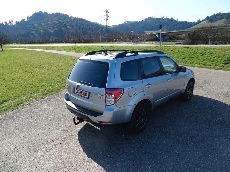 Gebraucht Subaru Forester Comfort 147 PS (108 kW) 2012 Silber SUV