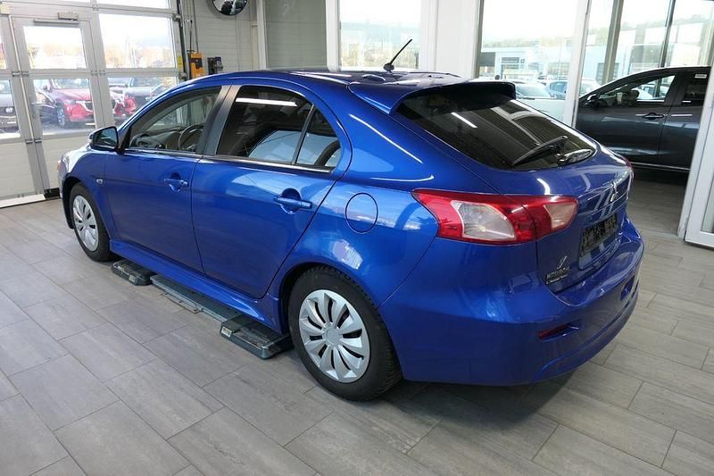 Gebraucht Mitsubishi Lancer Sportback Plus 117 PS (86 kW) 2016 Blau Limousine