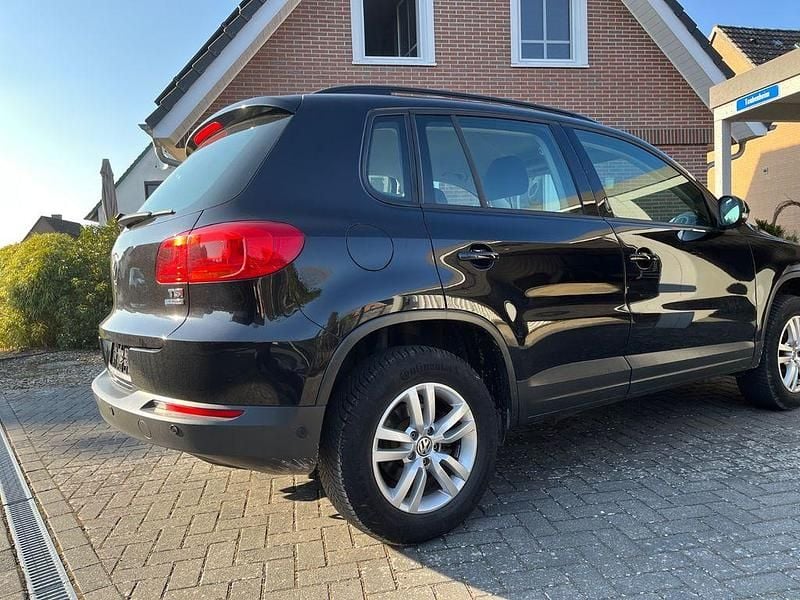 Gebraucht VW Tiguan Trendline 122 PS (89 kW) 2012 Schwarz SUV