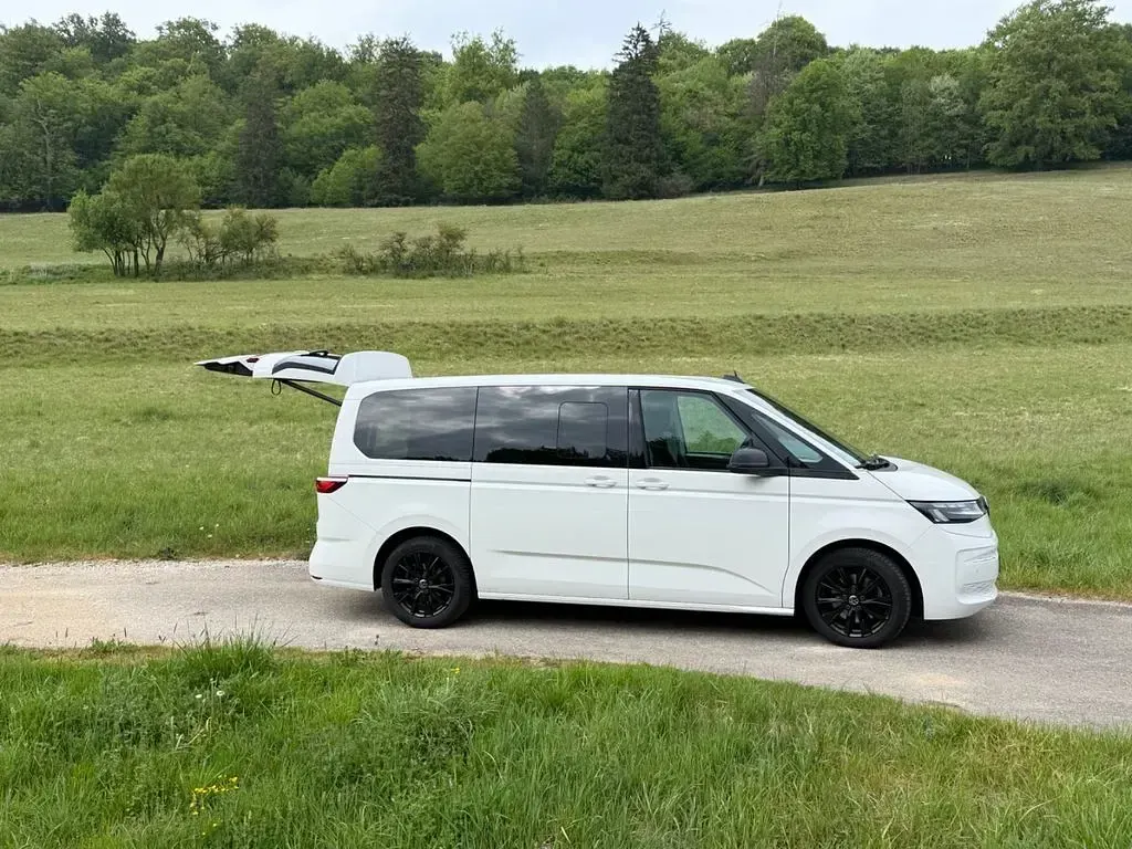Używany VW Multivan Life 136 KM (100 kW) 2023 Biały Minivan