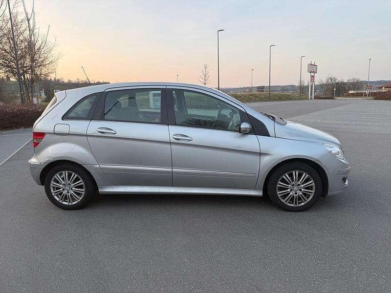 Gebraucht Mercedes B150 95 PS (69 kW) 2006 Silber Van / Kleinbus