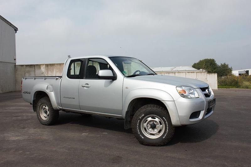 Silber Gebraucht 2011 Mazda BT-50 Abholung | 8.999 € (Fairer Preis) - Bild 1/4