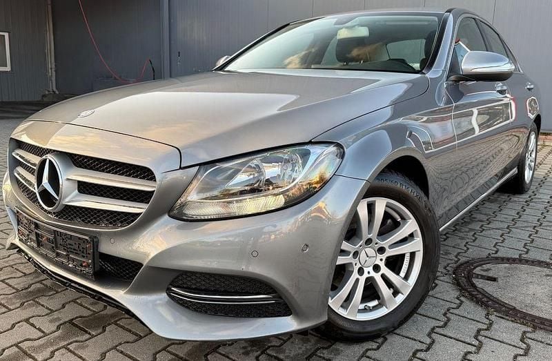 Gebraucht Mercedes C180 156 PS (114 kW) 2014 Silber Limousine