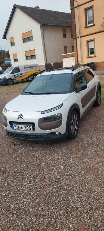 Weiß Gebraucht 2016 Citroën C4 Cactus PureTech Kleinwagen | 6.000 € (Guter Preis) - Bild 1/4