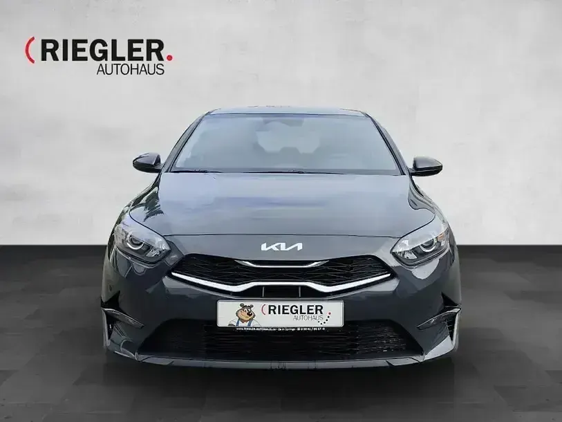 Neu Kia Ceed 140 PS (102 kW) 2025 Grau Kleinwagen