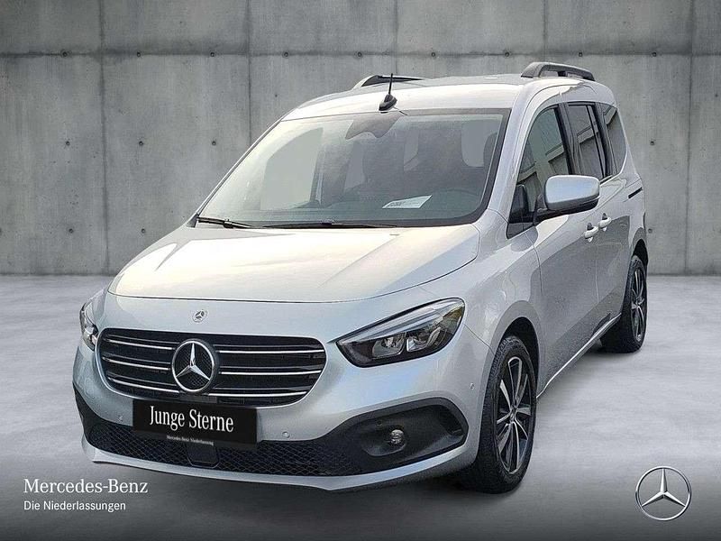 Gebraucht Mercedes T180 Progressive 131 PS (96 kW) 2025 Silber Van / Kleinbus