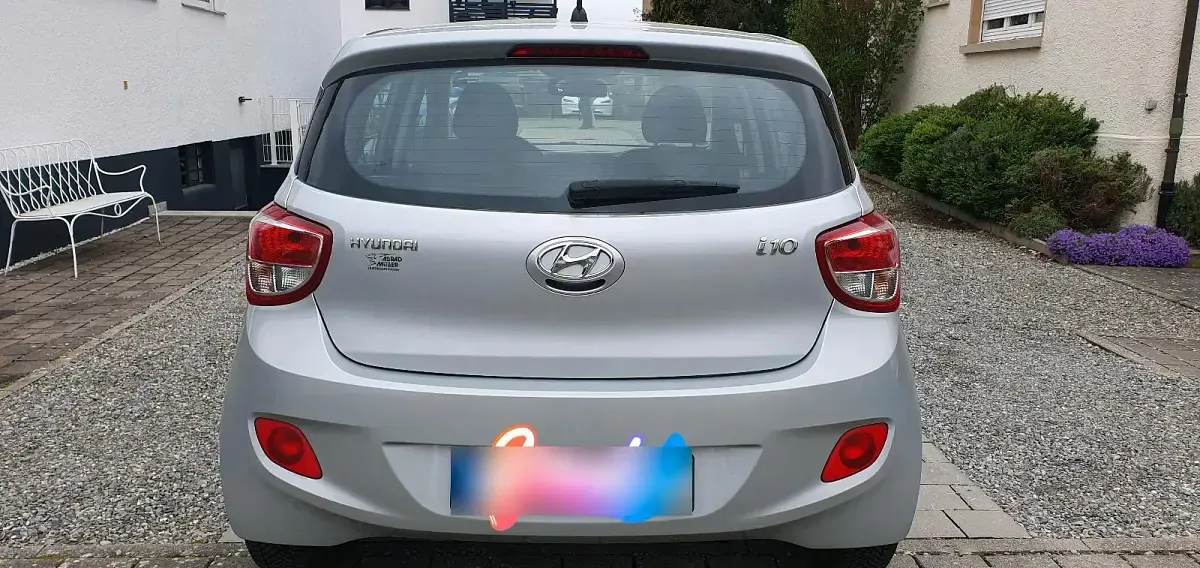 Gebraucht Hyundai i10 Edition 67 PS (49 kW) 2014 Silber Kleinwagen