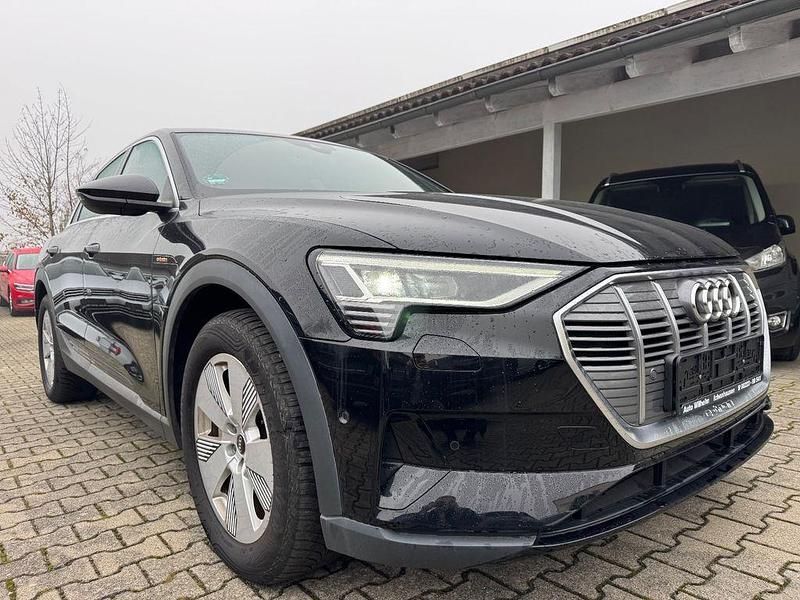 Schwarz Gebraucht 2022 Audi e-tron SUV | 27.990 € (Guter Preis) - Bild 1/4