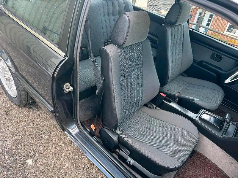 Używany BMW 320 129 KM (94 kW) 1987 Czarny Sedan/Limuzyna