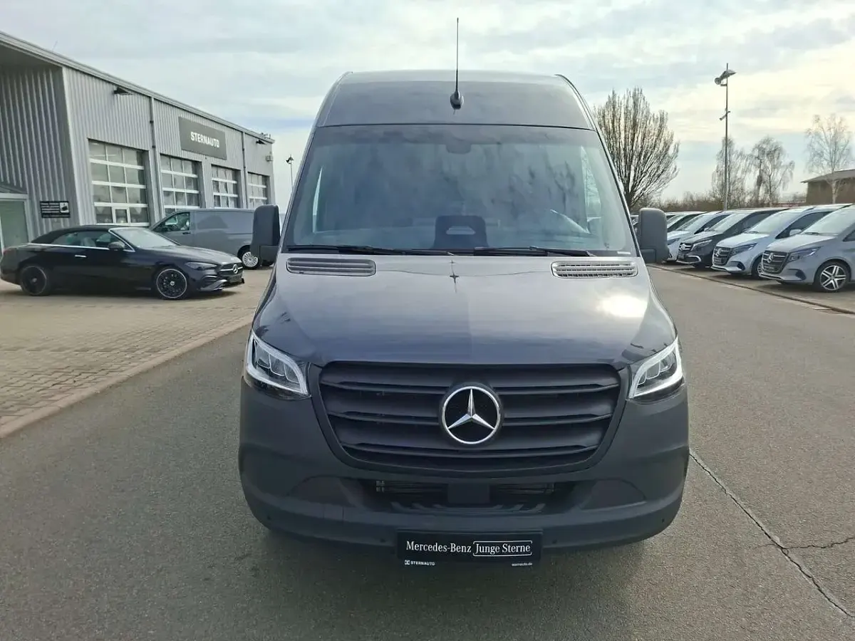 Używany Mercedes Sprinter 170 KM (125 kW) 2024 Szary Van