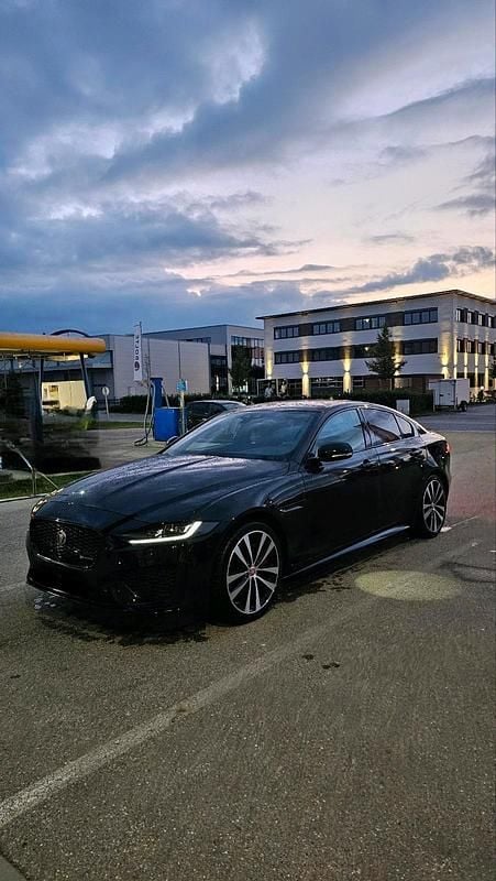Schwarz Gebraucht 2020 Jaguar XE R-Dynamic Limousine | 31.000 € - Bild 1/4