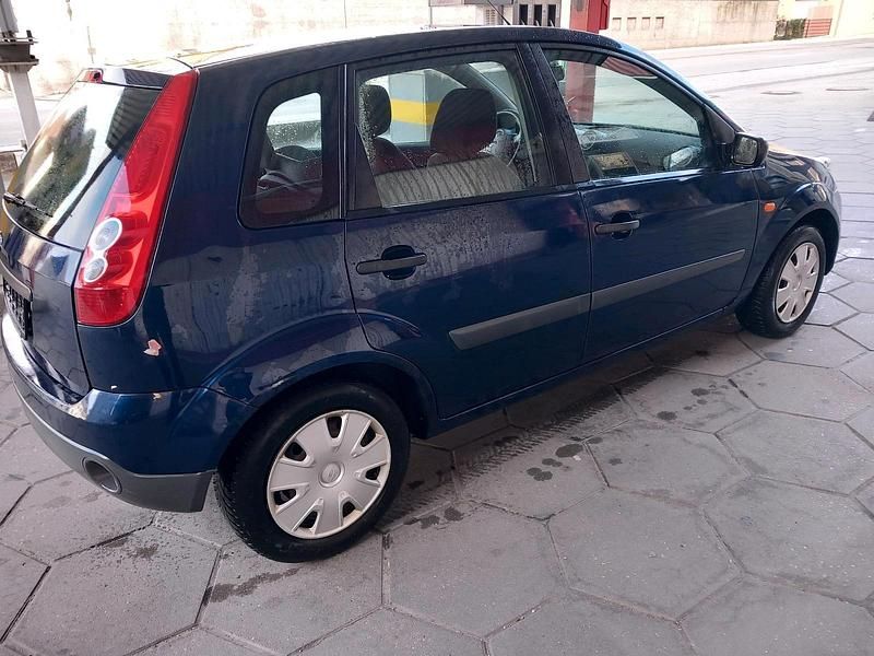 Gebraucht Ford Fiesta 85 PS (62 kW) 2006 Blau Kleinwagen