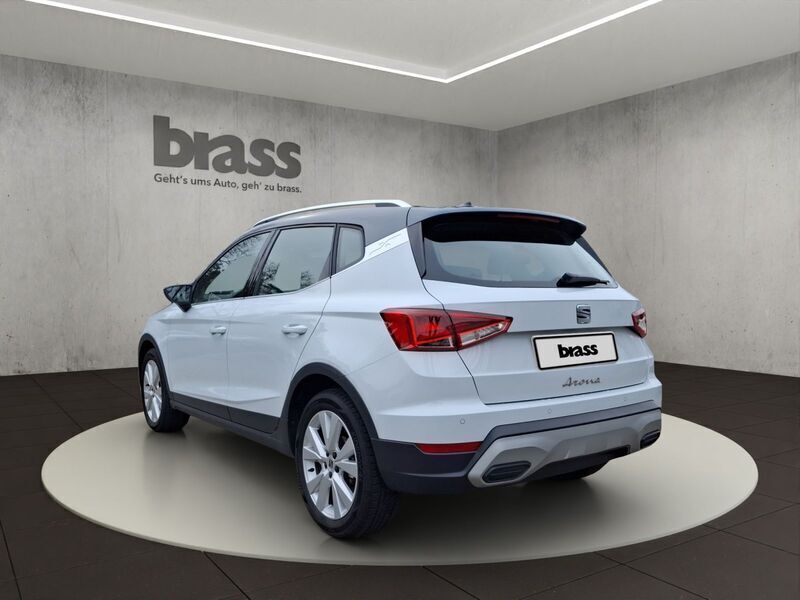 Gebraucht Seat Arona Xperience 110 PS (80 kW) 2023 Nevada weiß metallic/magnetic grau metallic SUV
