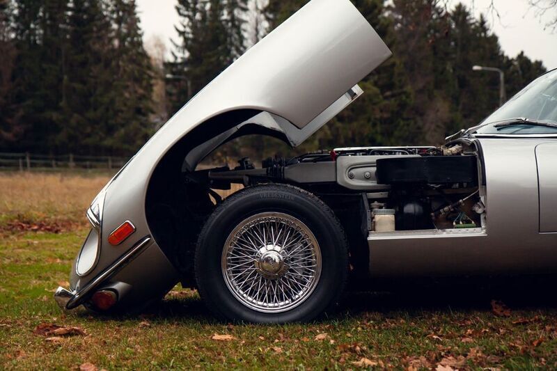 Second-hand Jaguar E-Type 318 CP (233 kW) 1973 Argintiu Cabrio
