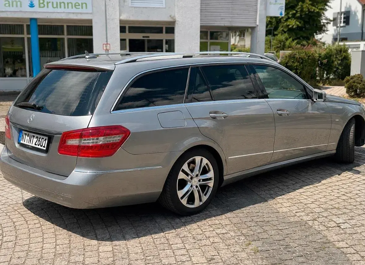 Gebraucht Mercedes E220 Avantgarde 204 PS (150 kW) 2011 Silber Kombi