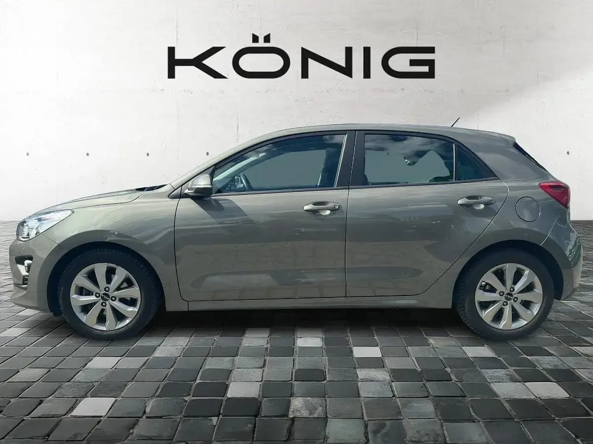 Używany Kia Rio Vision 101 KM (74 kW) 2023 Zielony Sedan/Limuzyna