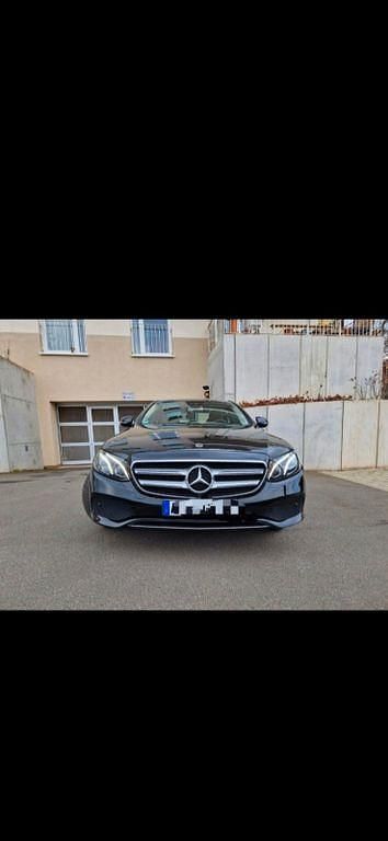 Używany Mercedes E400 Avantgarde 333 KM (244 kW) 2017 Czarny Sedan/Limuzyna