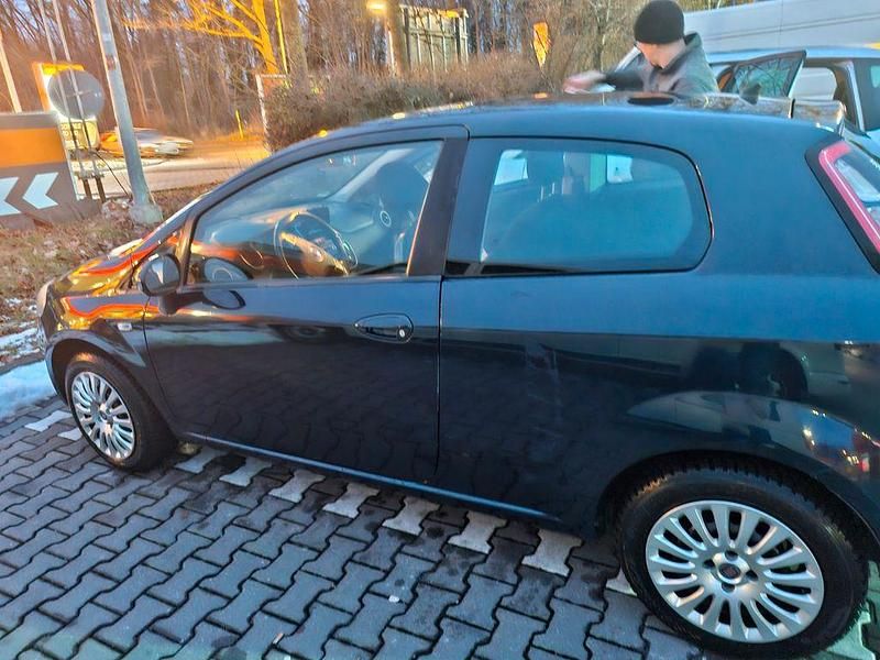 Gebraucht Fiat Punto Pop 69 PS (50 kW) 2011 Blau Kleinwagen