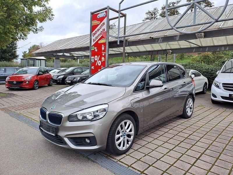 Silber Gebraucht 2017 BMW 225 Active Tourer Advantage Van / Kleinbus | 10.950 € (Guter Preis) - Bild 1/4
