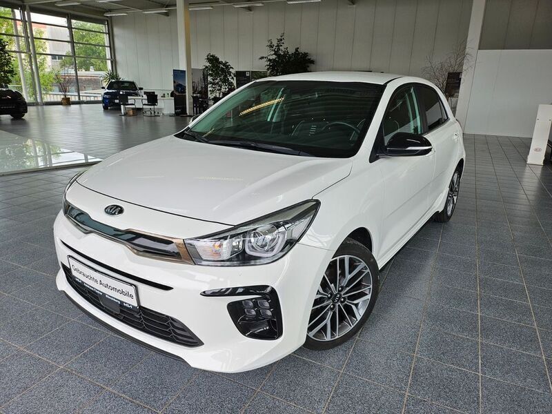 Weiß Gebraucht 2020 Kia Rio GT-Line Limousine | 16.375 € (Fairer Preis) - Bild 1/4