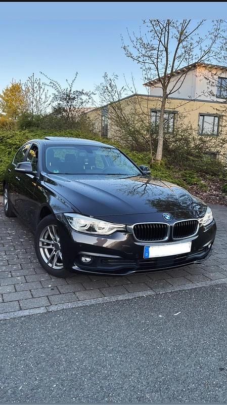 Gebraucht BMW 320 Advantage 190 PS (139 kW) 2017 Braun Limousine