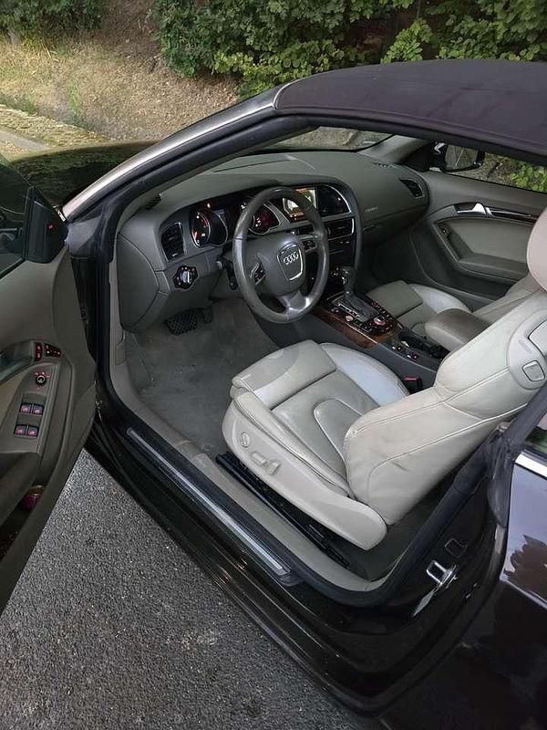 Braun Gebraucht 2010 Audi A5 Cabriolet Cabrio | 13.900 € - Bild 1/4