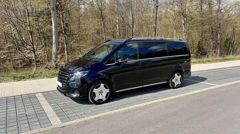 Gebraucht Mercedes V300 237 PS (174 kW) 2025 Van / Kleinbus