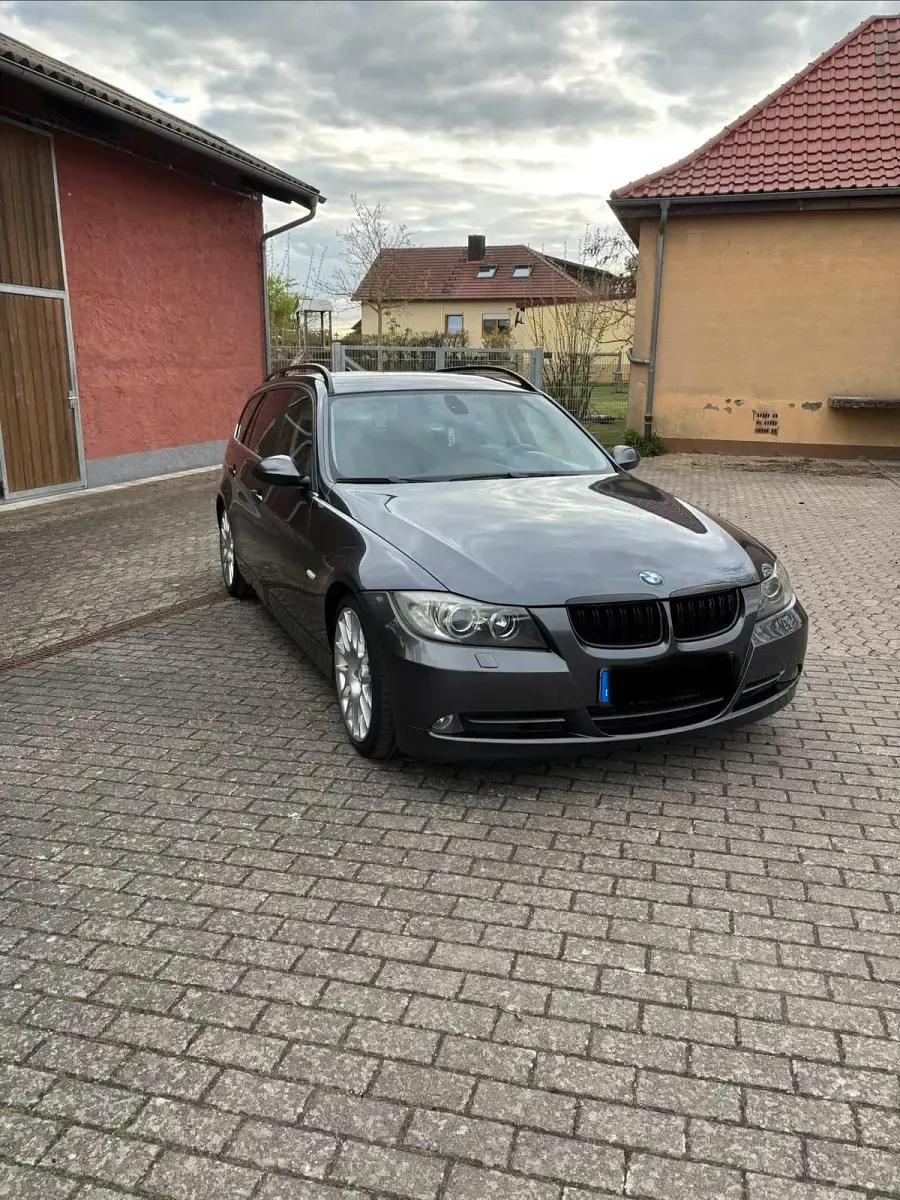 Gebraucht BMW 330 231 PS (169 kW) 2007 Grau Kombi